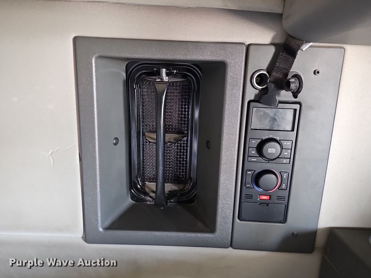 image for item DS5695 2020 Volvo VNR  semi truck