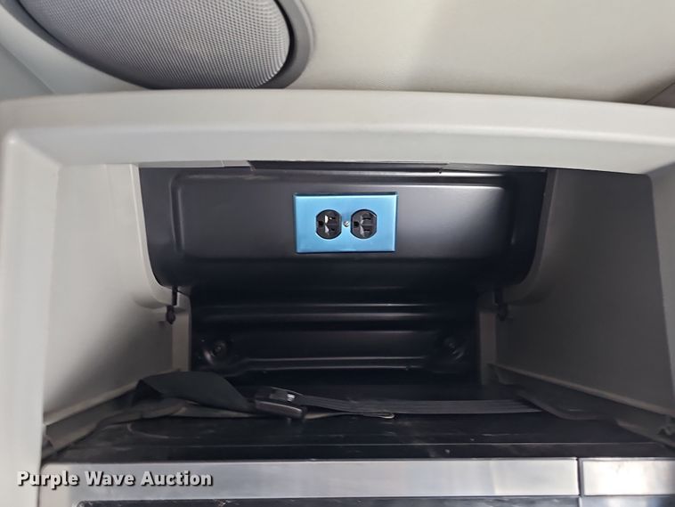 image for item DS5695 2020 Volvo VNR  semi truck