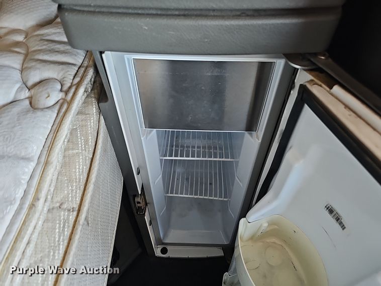 image for item DS5695 2020 Volvo VNR  semi truck