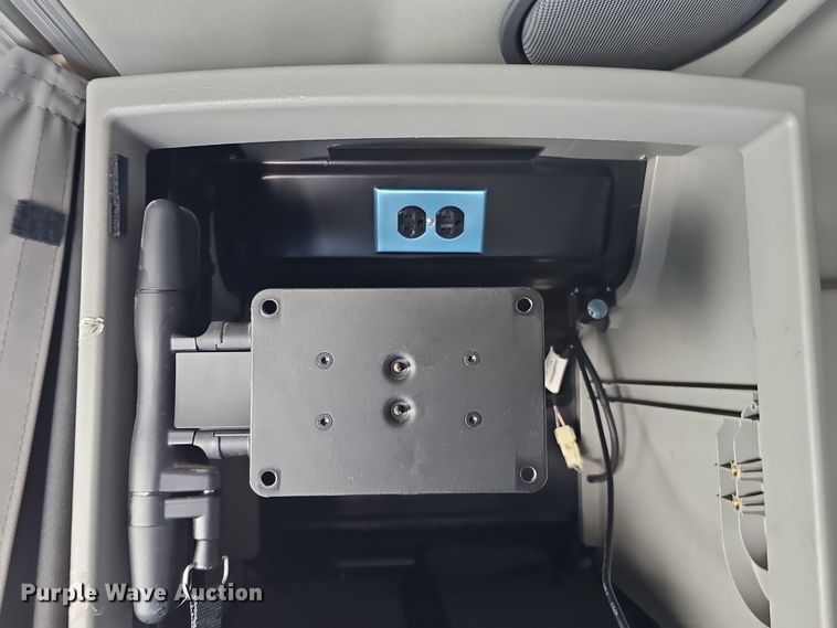 image for item DS5695 2020 Volvo VNR  semi truck