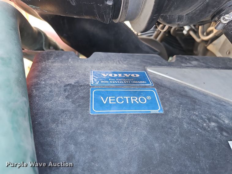 image for item DS5695 2020 Volvo VNR  semi truck