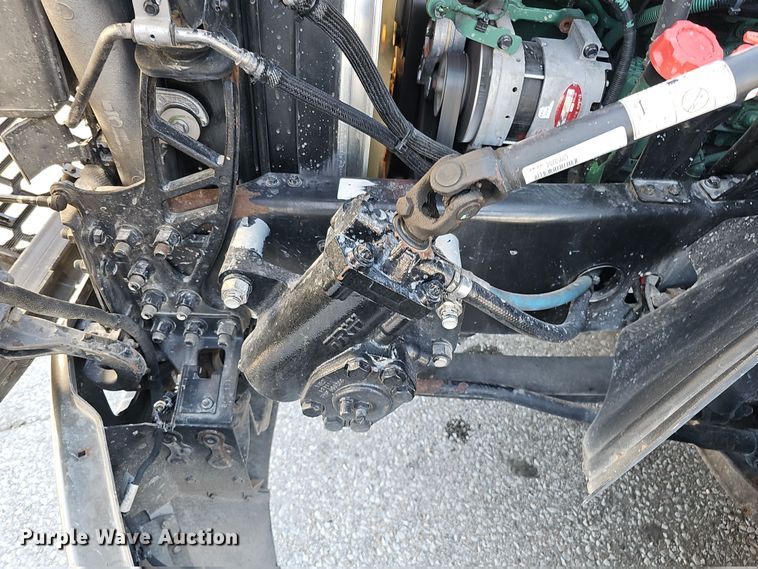 image for item DS5695 2020 Volvo VNR  semi truck