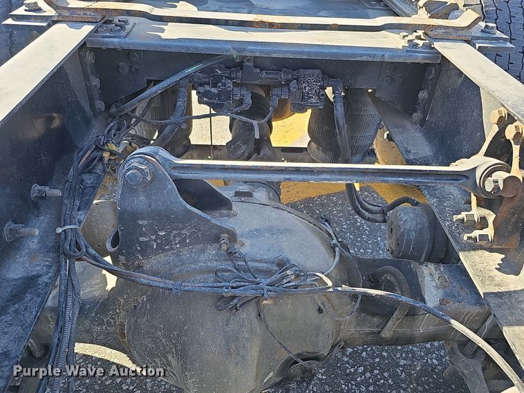 image for item DS5695 2020 Volvo VNR  semi truck