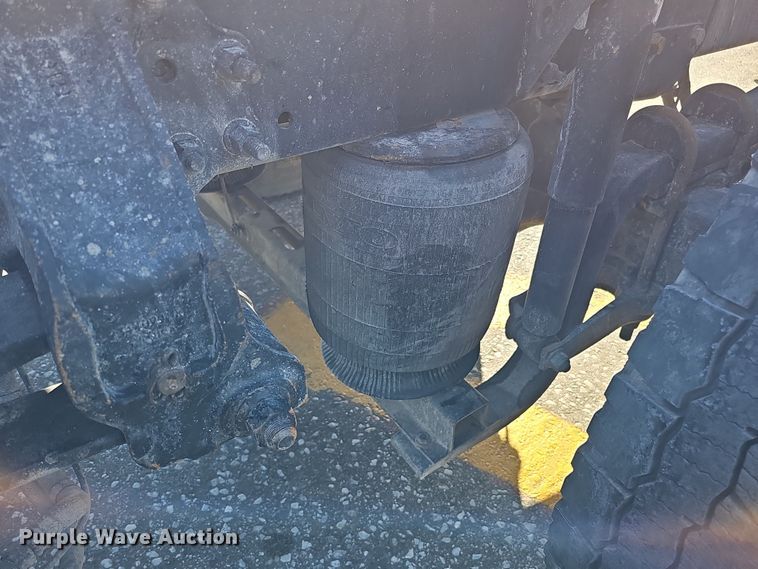 image for item DS5695 2020 Volvo VNR  semi truck