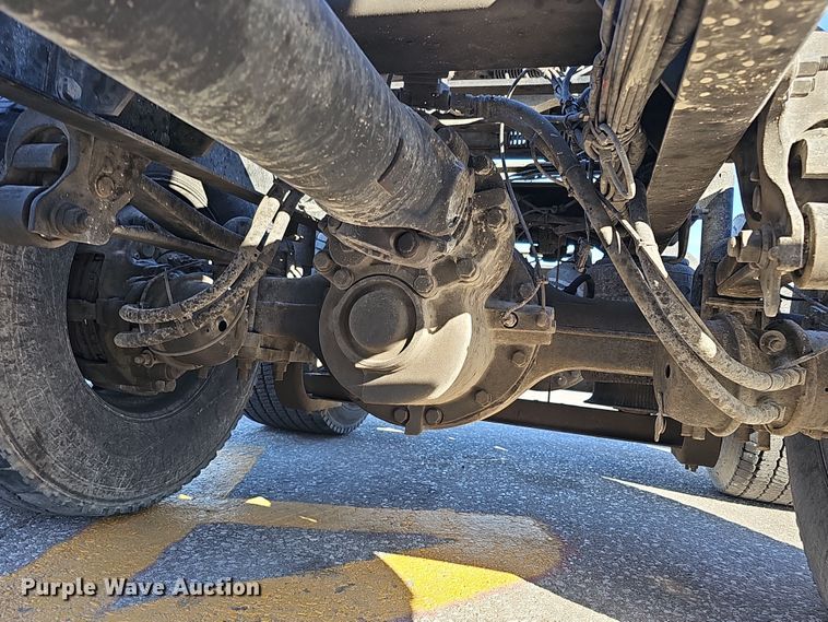 image for item DS5695 2020 Volvo VNR  semi truck