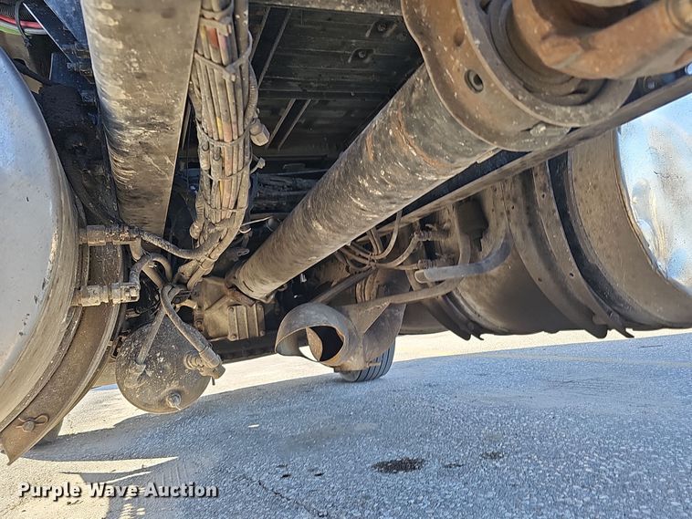 image for item DS5695 2020 Volvo VNR  semi truck