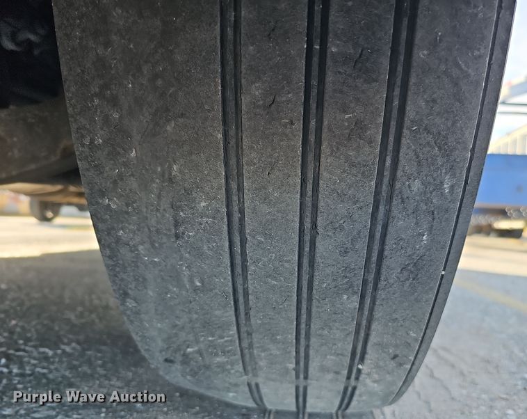 image for item DS5695 2020 Volvo VNR  semi truck