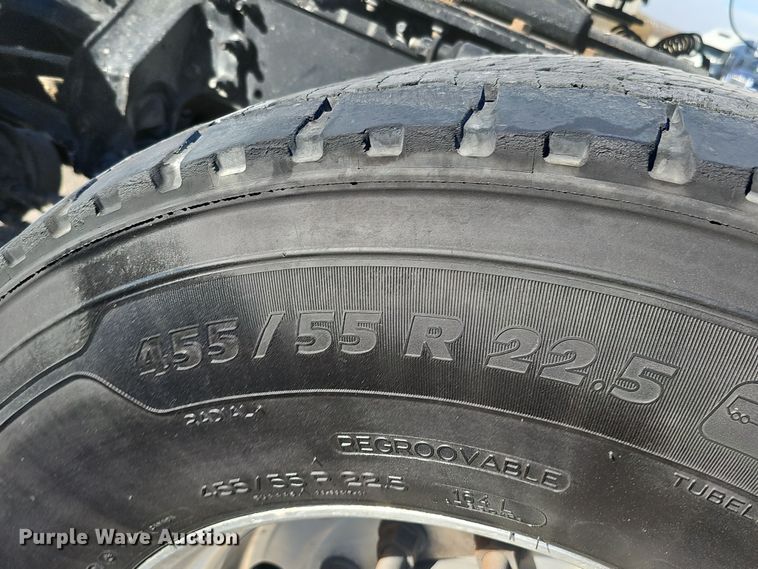 image for item DS5695 2020 Volvo VNR  semi truck