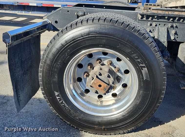 image for item DS5695 2020 Volvo VNR  semi truck