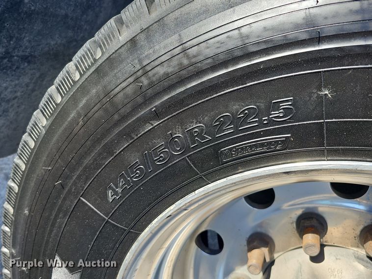 image for item DS5695 2020 Volvo VNR  semi truck