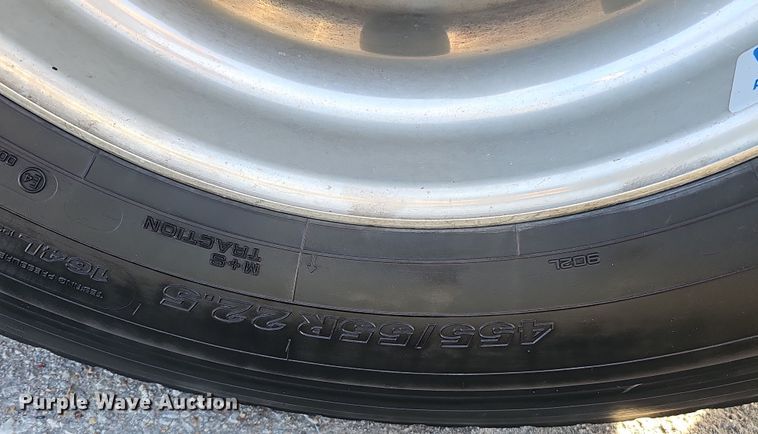 image for item DS5695 2020 Volvo VNR  semi truck