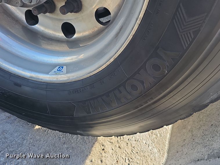 image for item DS5695 2020 Volvo VNR  semi truck