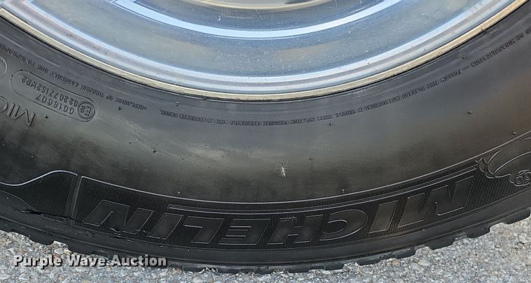 image for item DS5695 2020 Volvo VNR  semi truck