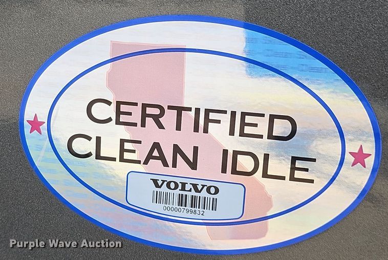 image for item DS5695 2020 Volvo VNR  semi truck