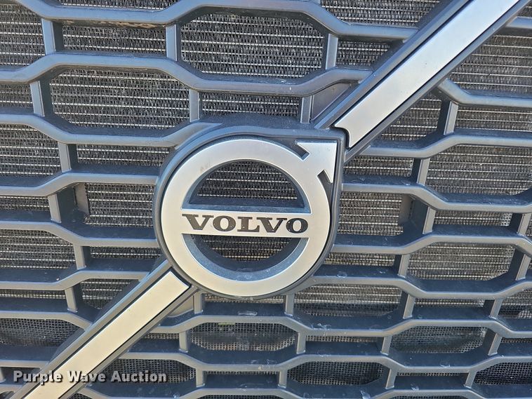 image for item DS5695 2020 Volvo VNR  semi truck