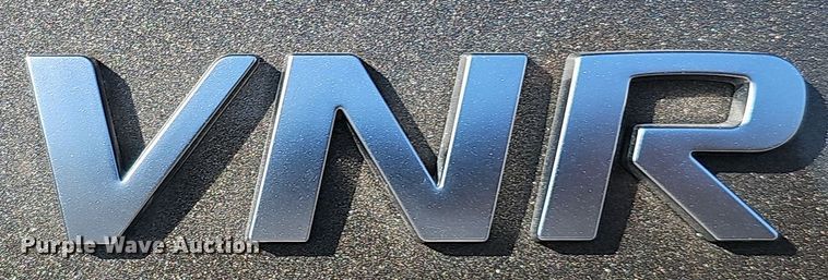 image for item DS5695 2020 Volvo VNR  semi truck