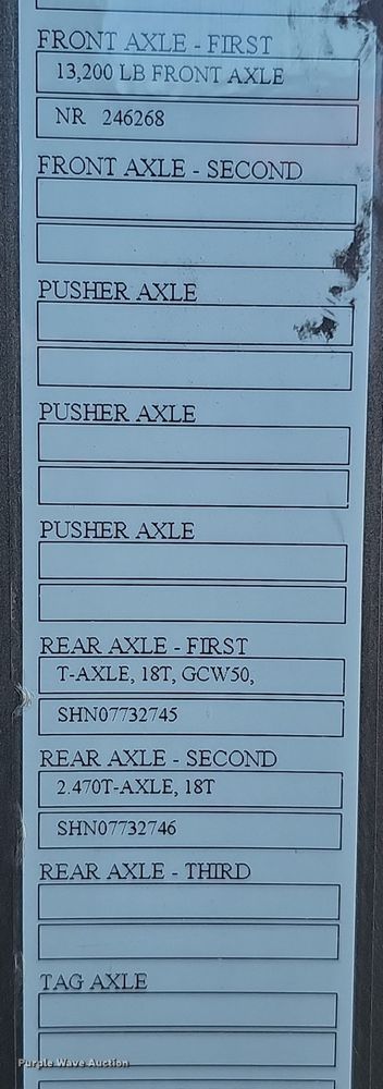 image for item DS5695 2020 Volvo VNR  semi truck