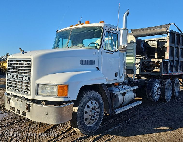 image for item DS5735 1998 Mack CH613  semi truck