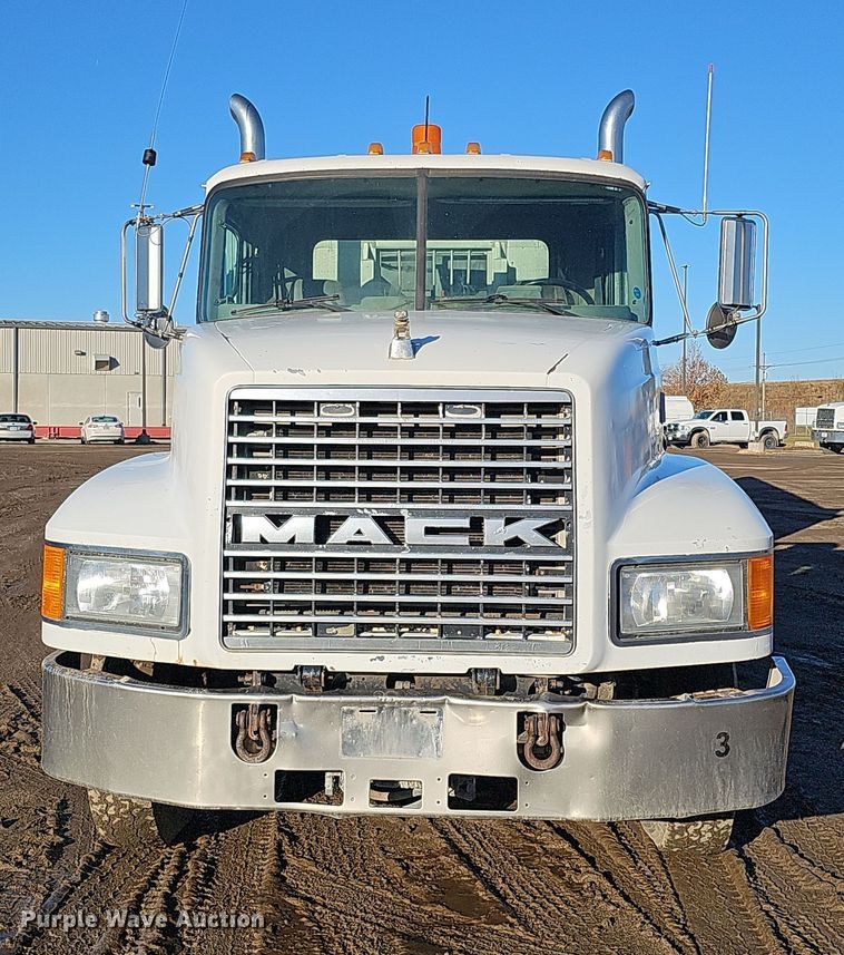 image for item DS5735 1998 Mack CH613  semi truck