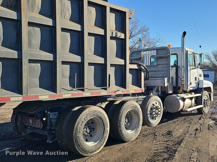 image for item DS5735 1998 Mack CH613  semi truck