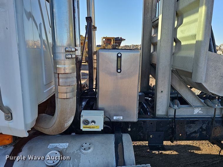 image for item DS5735 1998 Mack CH613  semi truck