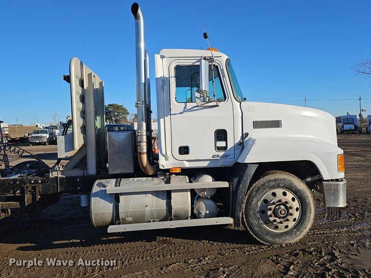 image for item DS5735 1998 Mack CH613  semi truck