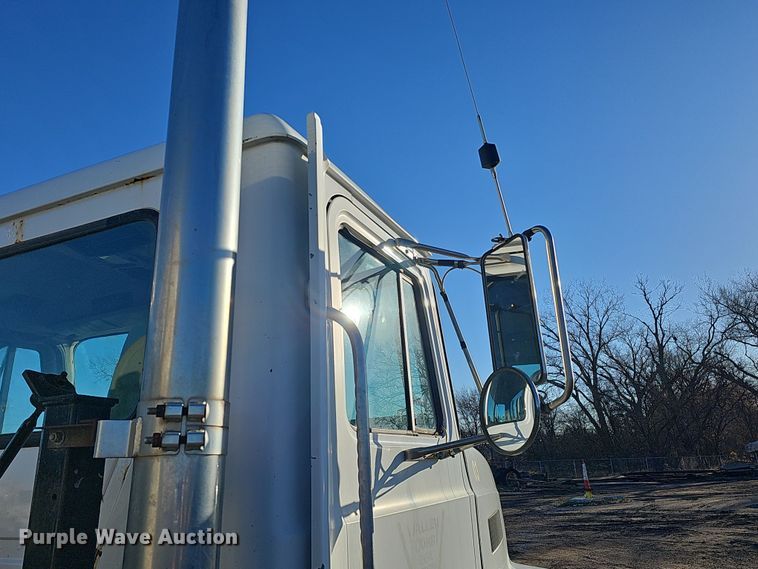 image for item DS5735 1998 Mack CH613  semi truck