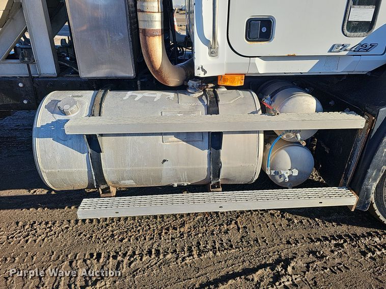 image for item DS5735 1998 Mack CH613  semi truck