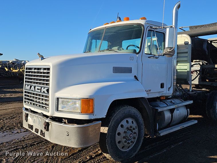 image for item DS5735 1998 Mack CH613  semi truck