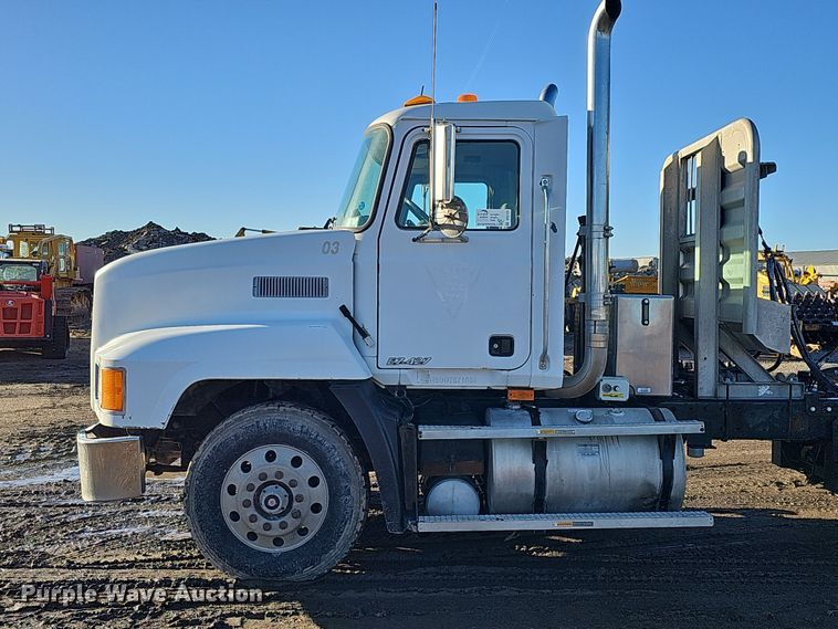 image for item DS5735 1998 Mack CH613  semi truck