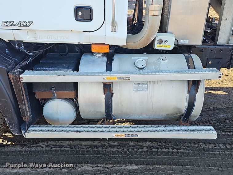 image for item DS5735 1998 Mack CH613  semi truck