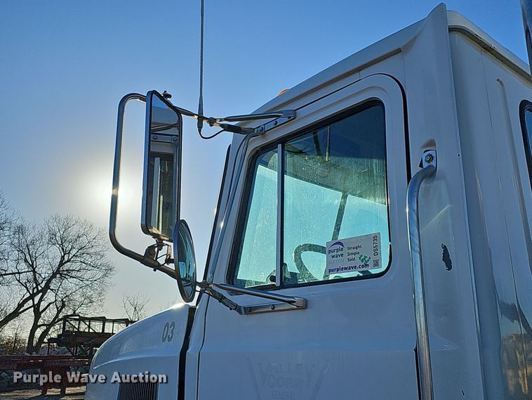 image for item DS5735 1998 Mack CH613  semi truck