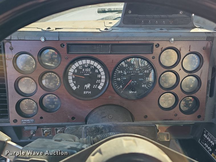 image for item DS5735 1998 Mack CH613  semi truck