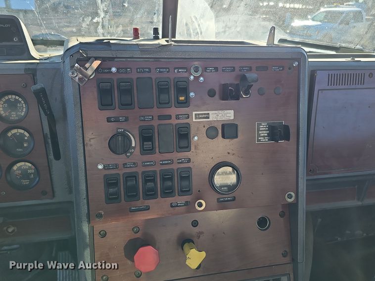 image for item DS5735 1998 Mack CH613  semi truck