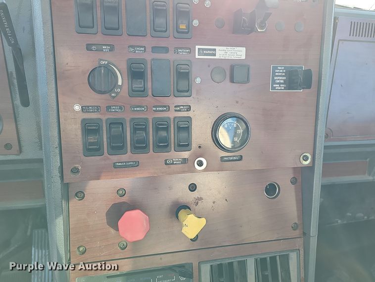 image for item DS5735 1998 Mack CH613  semi truck