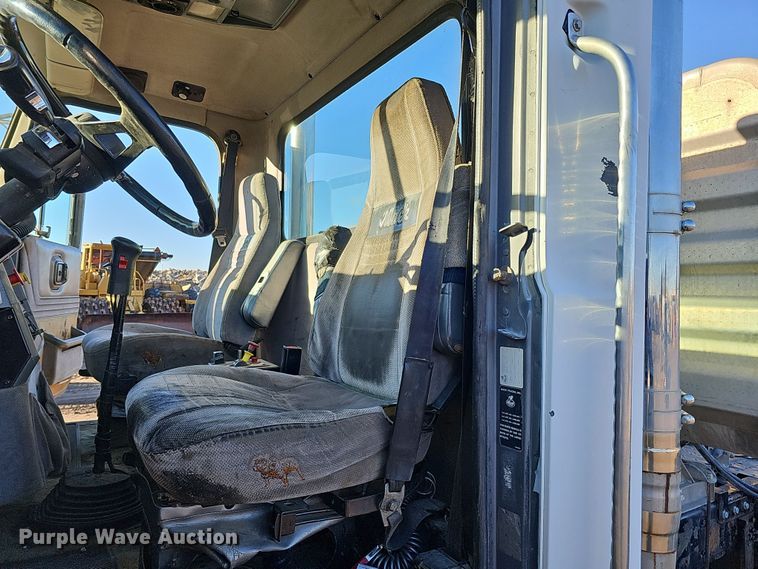 image for item DS5735 1998 Mack CH613  semi truck