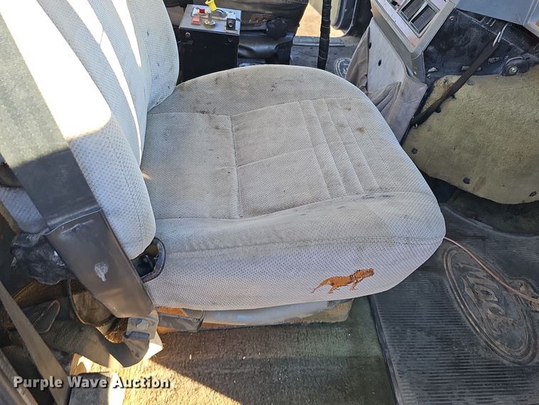 image for item DS5735 1998 Mack CH613  semi truck