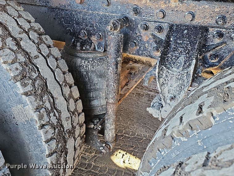 image for item DS5735 1998 Mack CH613  semi truck