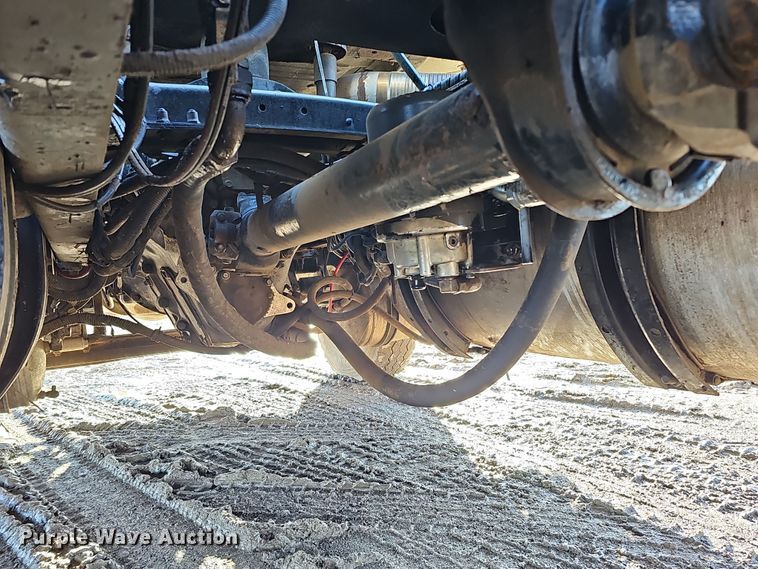 image for item DS5735 1998 Mack CH613  semi truck