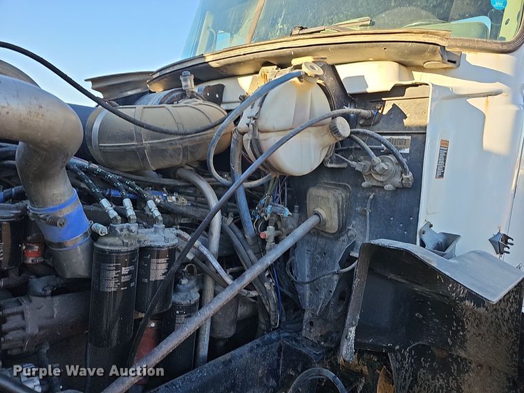 image for item DS5735 1998 Mack CH613  semi truck