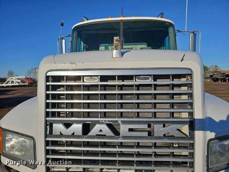 image for item DS5735 1998 Mack CH613  semi truck