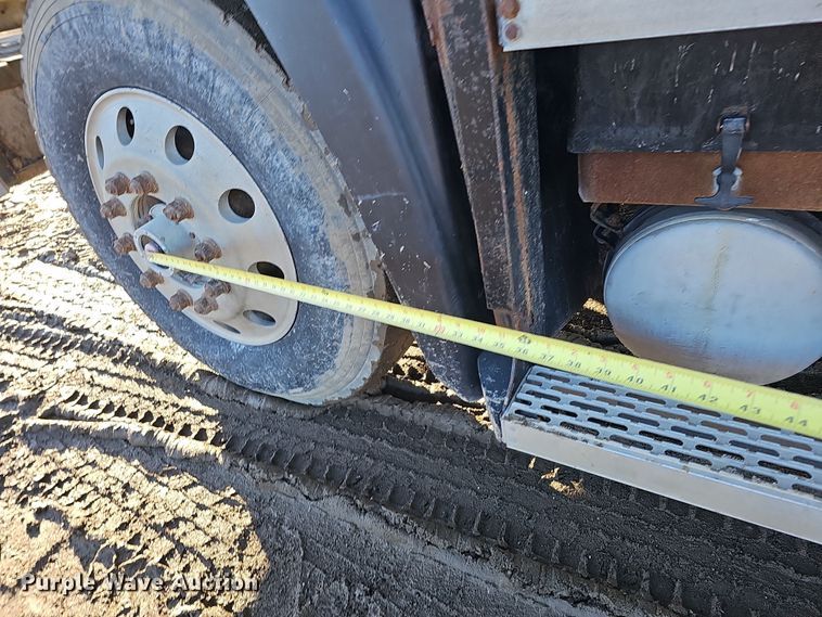 image for item DS5735 1998 Mack CH613  semi truck