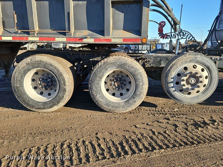 image for item DS5735 1998 Mack CH613  semi truck