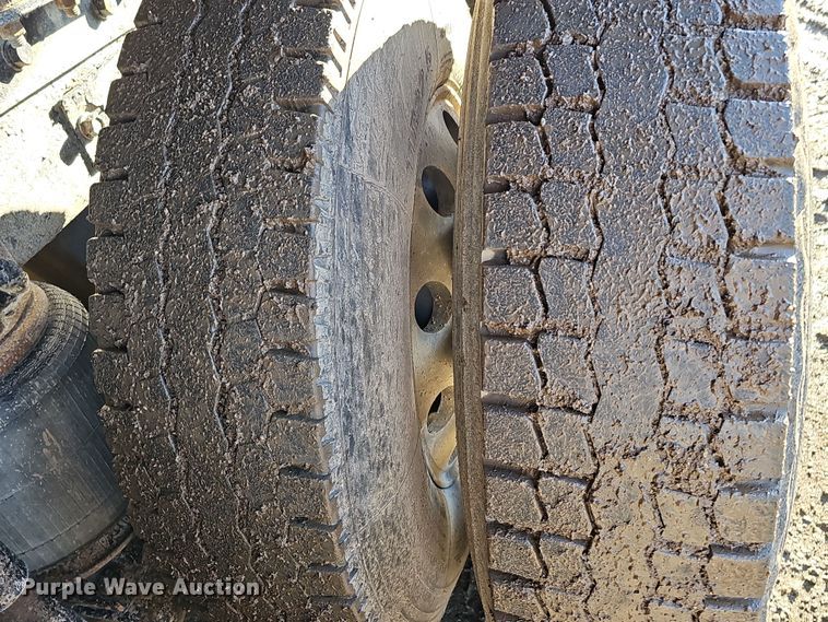 image for item DS5735 1998 Mack CH613  semi truck