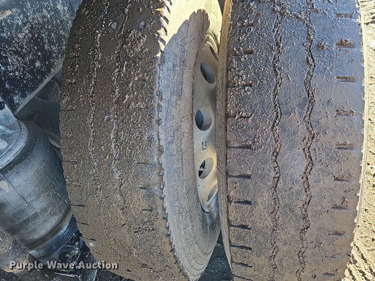 image for item DS5735 1998 Mack CH613  semi truck