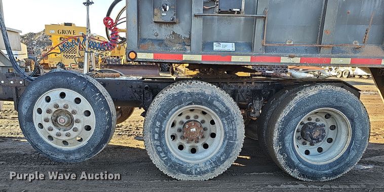 image for item DS5735 1998 Mack CH613  semi truck