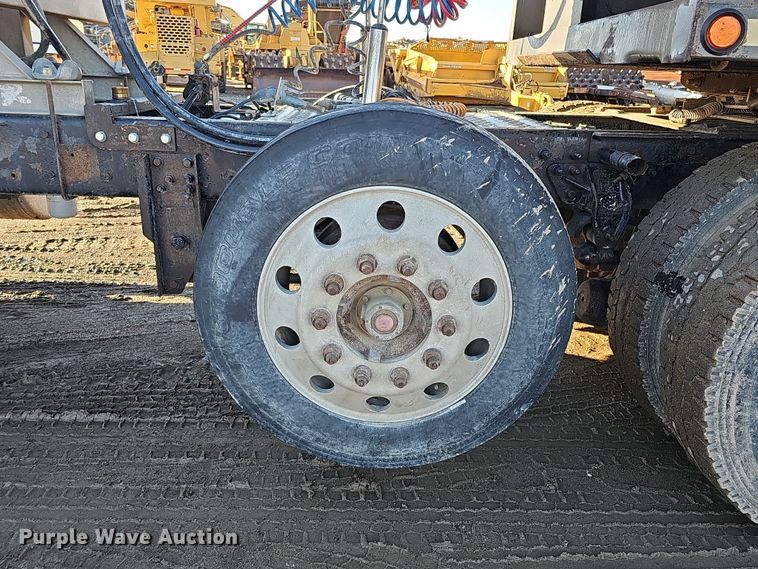 image for item DS5735 1998 Mack CH613  semi truck