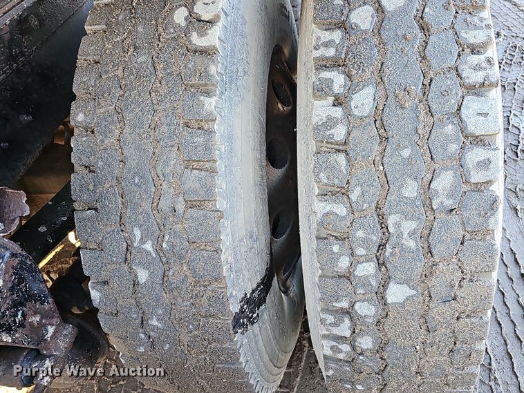 image for item DS5735 1998 Mack CH613  semi truck