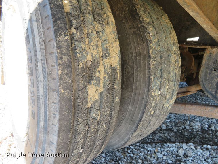 image for item FB9862 2014 Eager Beaver 20XPT  equipment trailer