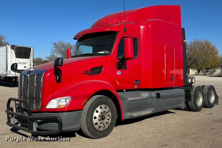 image for item GG9916 2020 Peterbilt 579  semi truck